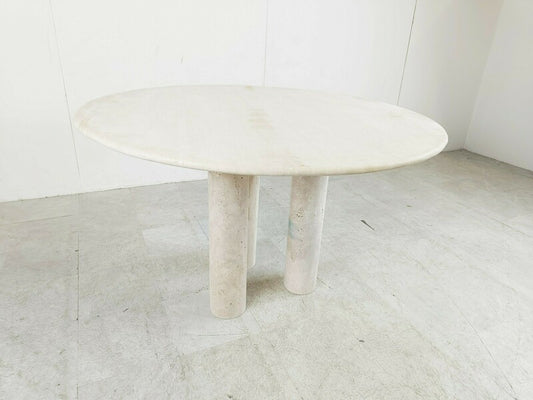 Round italian travertine dining table 1970s – A rare vintage treasure